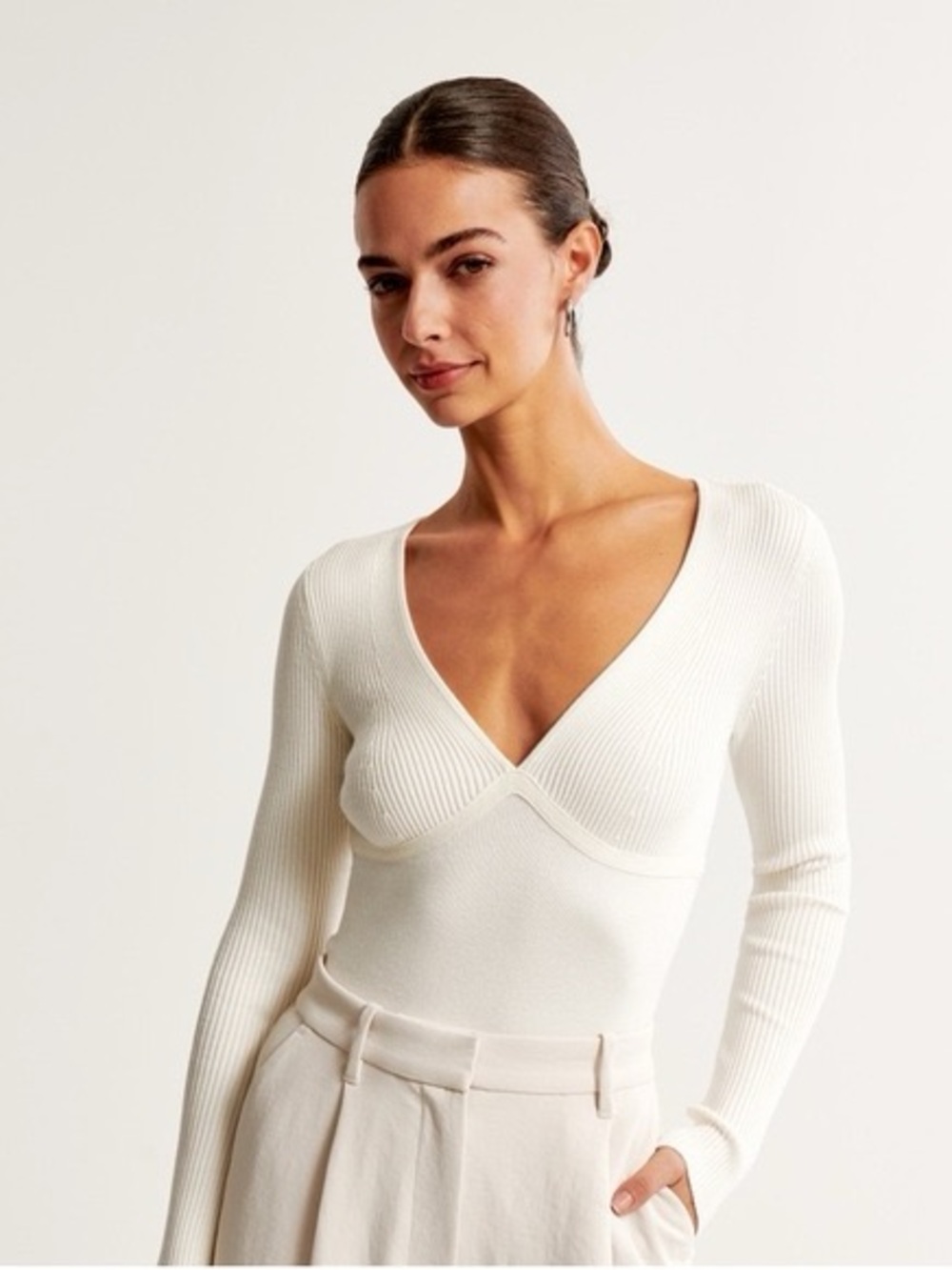 NWT Abercrombie & Fitch Ribbed V-Neck Long Sleeve Bodysuit Ivory M